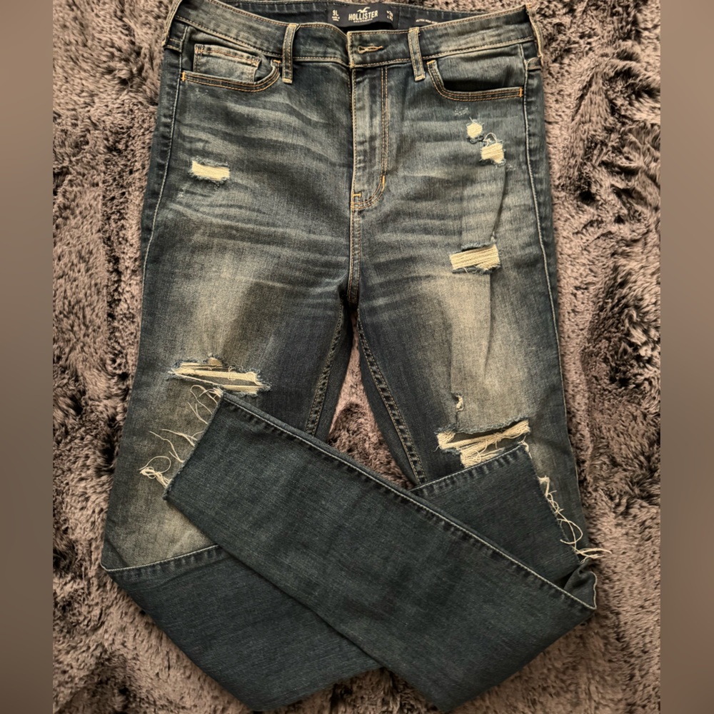 Ripped skinny jeans